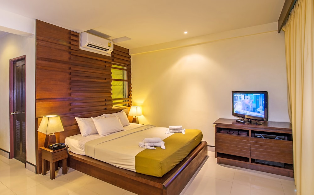 Lanta Pura Beach Resort 6/28