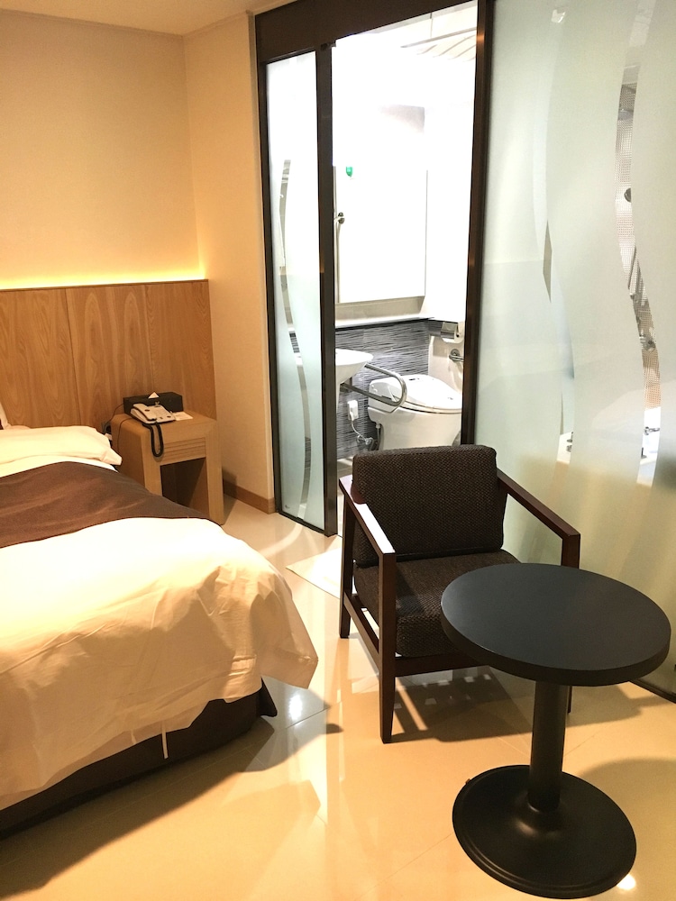 K Tourist Hotel 16/24
