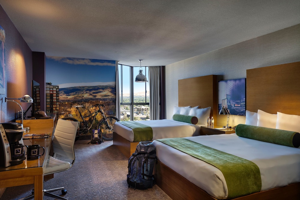 Whitney Peak Hotel Reno, Tapestry Collection by Hilton 10/46