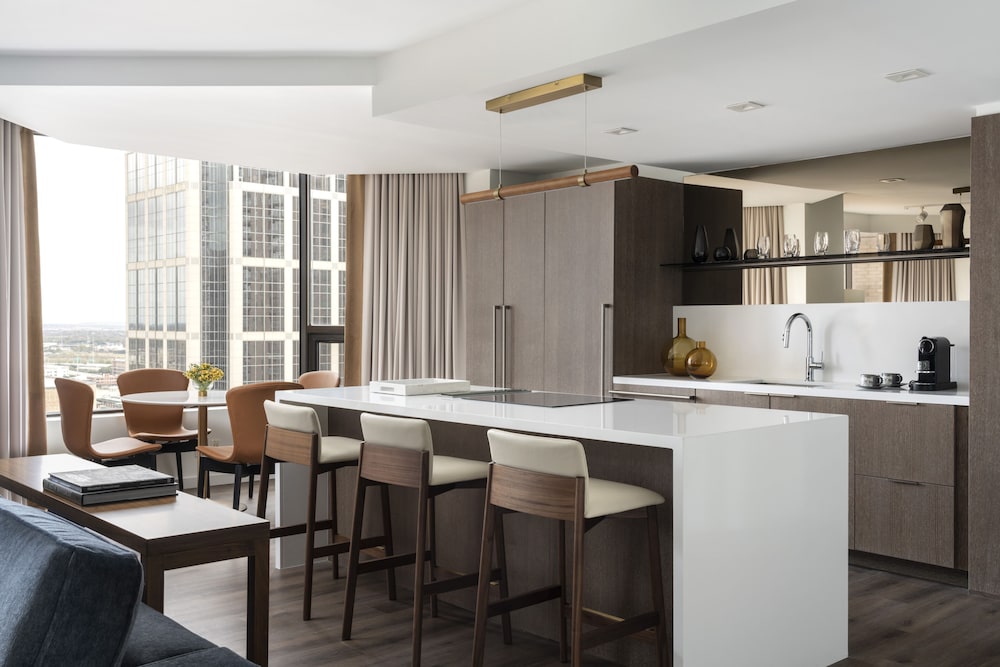 Four Seasons Houston 62/80