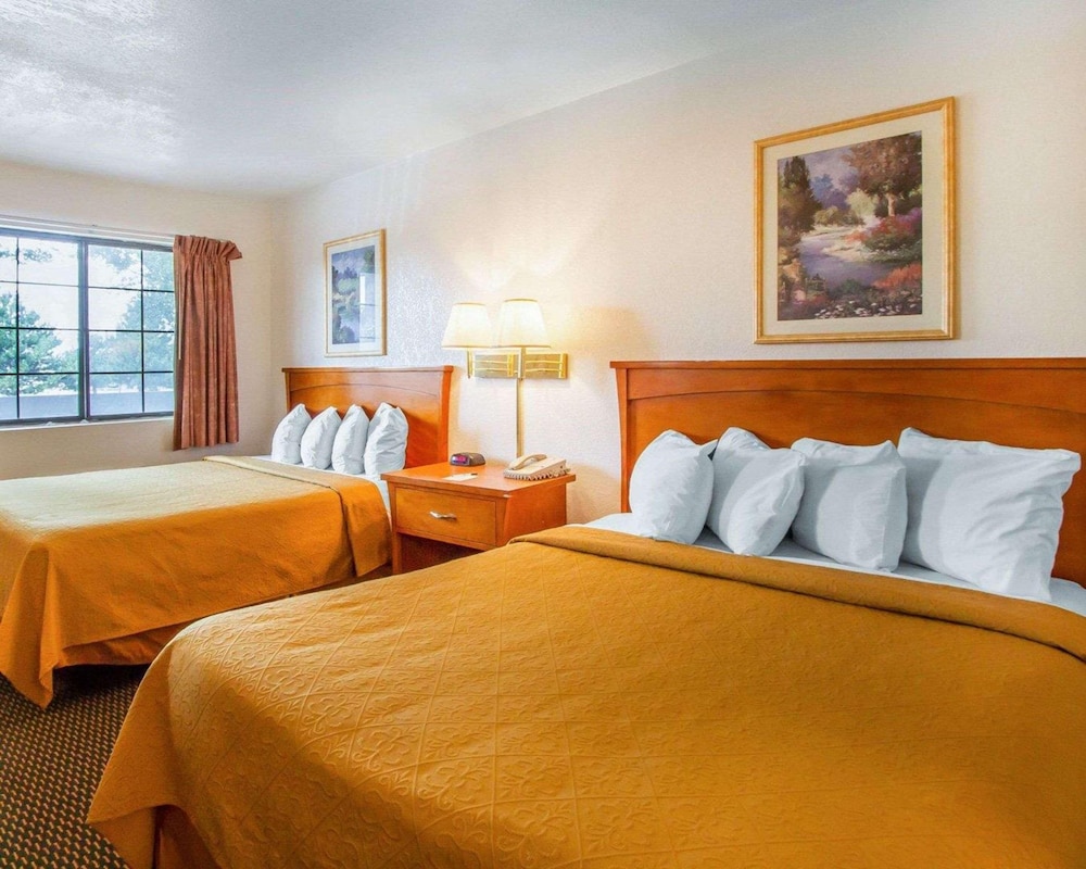 Econo Lodge Flagstaff East I-40 7/53
