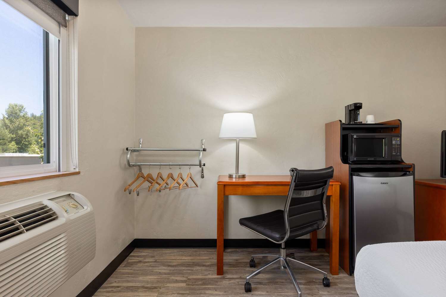 Super 8 By Wyndham Roseburg 25/33