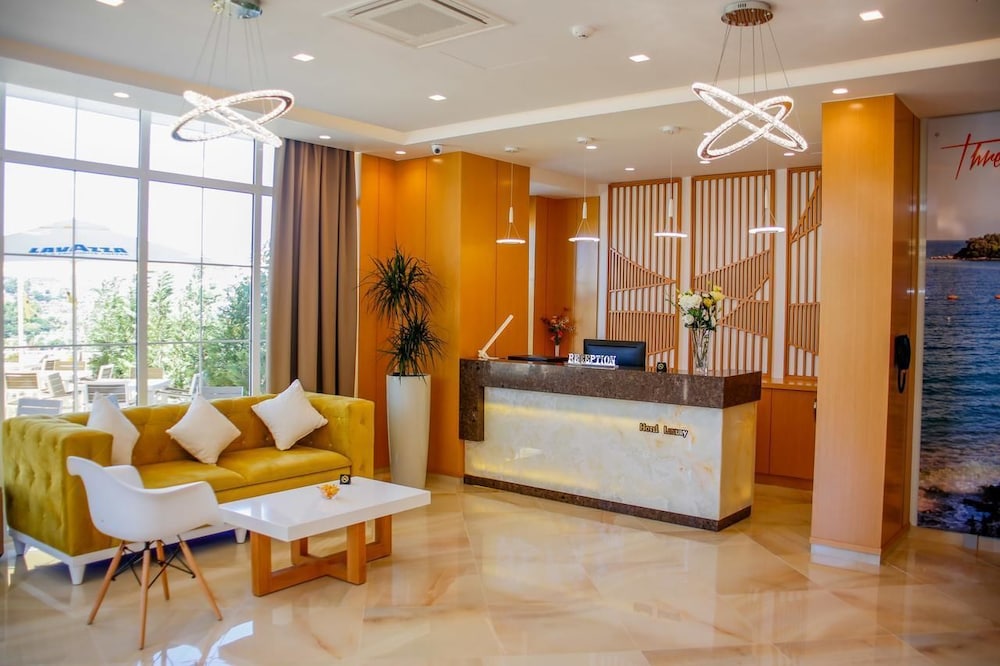 Hotel Luxury 7/48