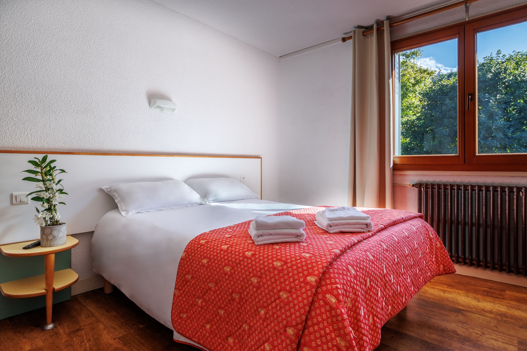 ROOM, DOUBLE BED