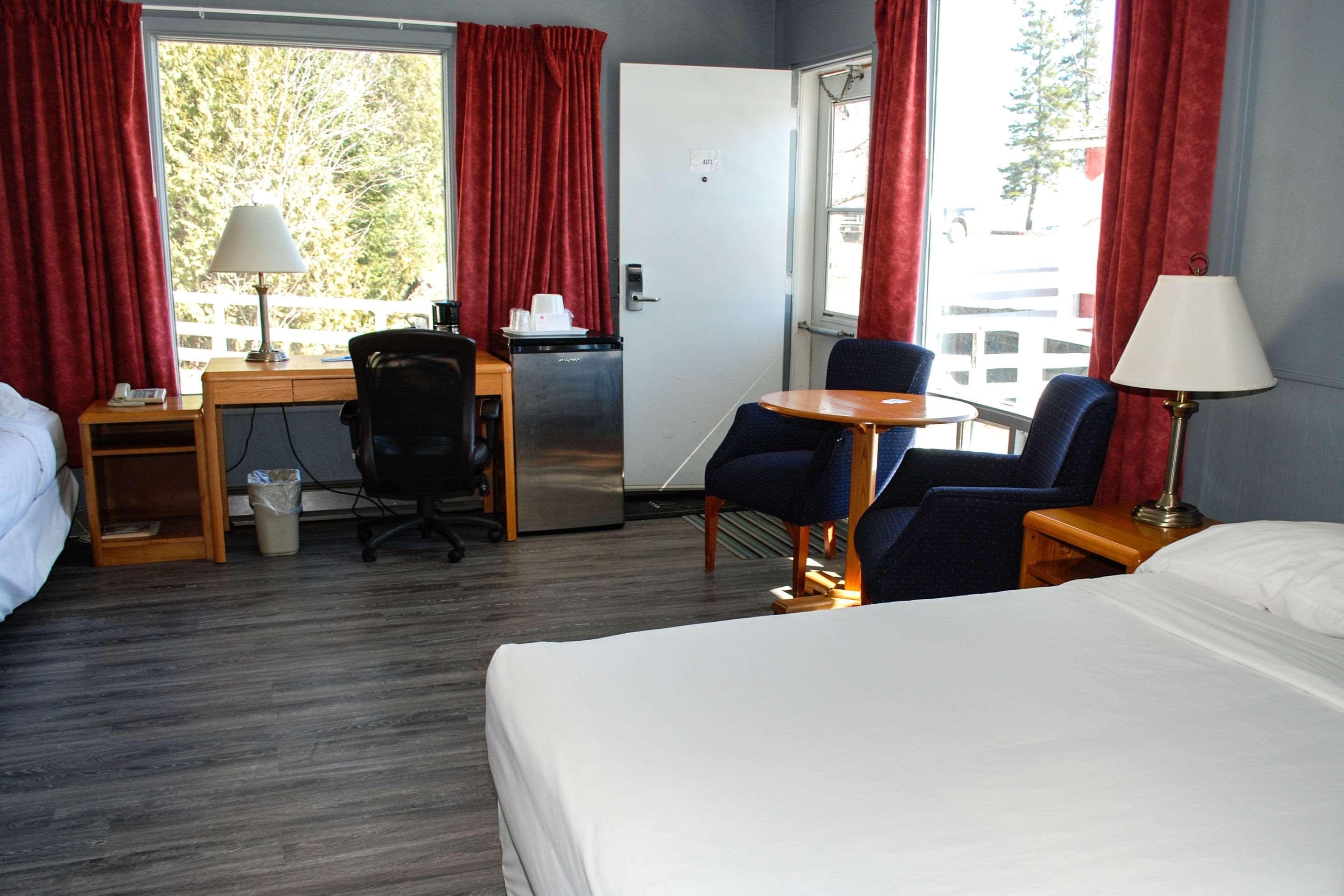 Efficiency, 2 Double Beds