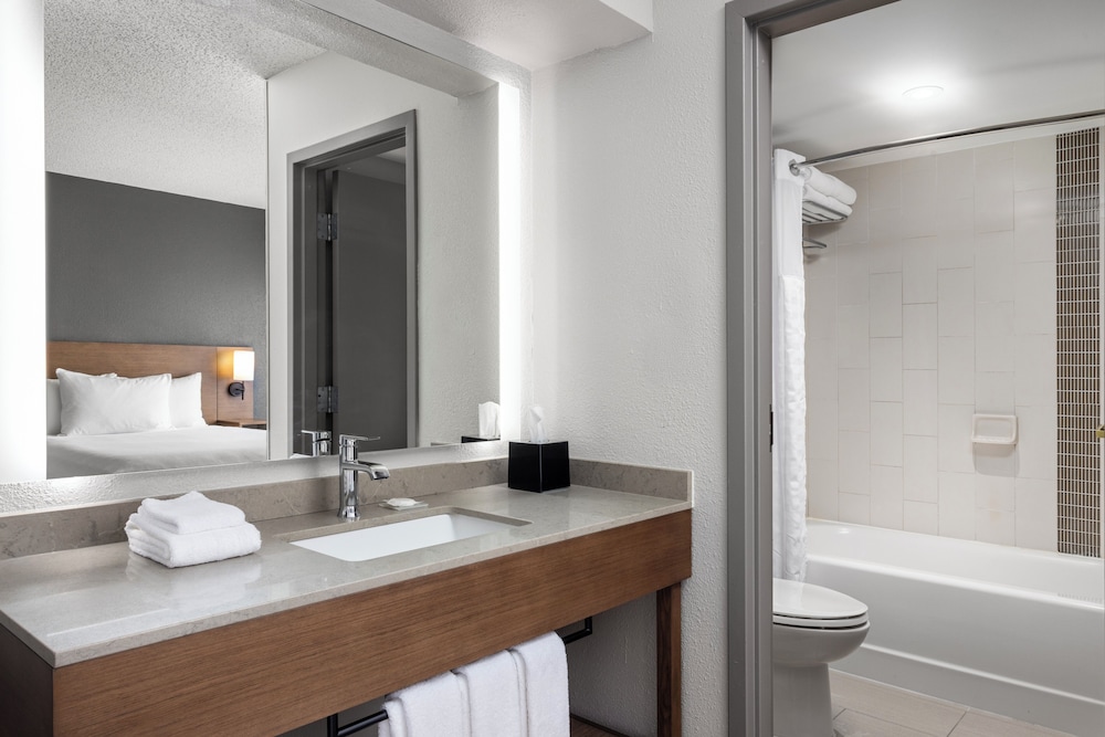 Hyatt Place Orlando Airport 55/59