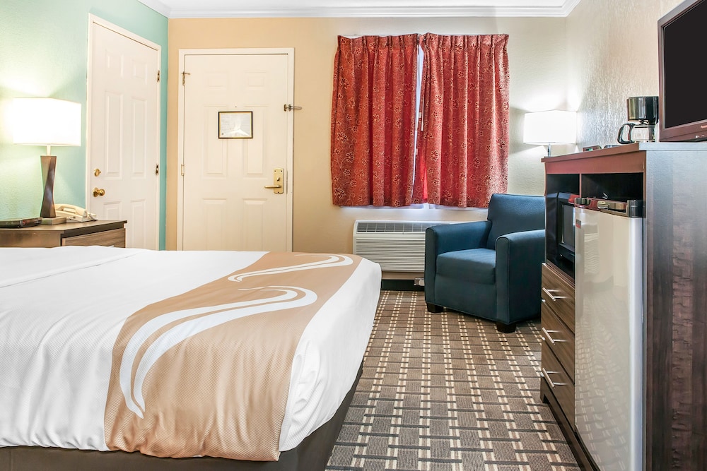 Standard, Queen Bed
