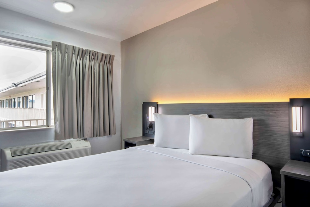 Motel6 Austin, TX - North 30/48