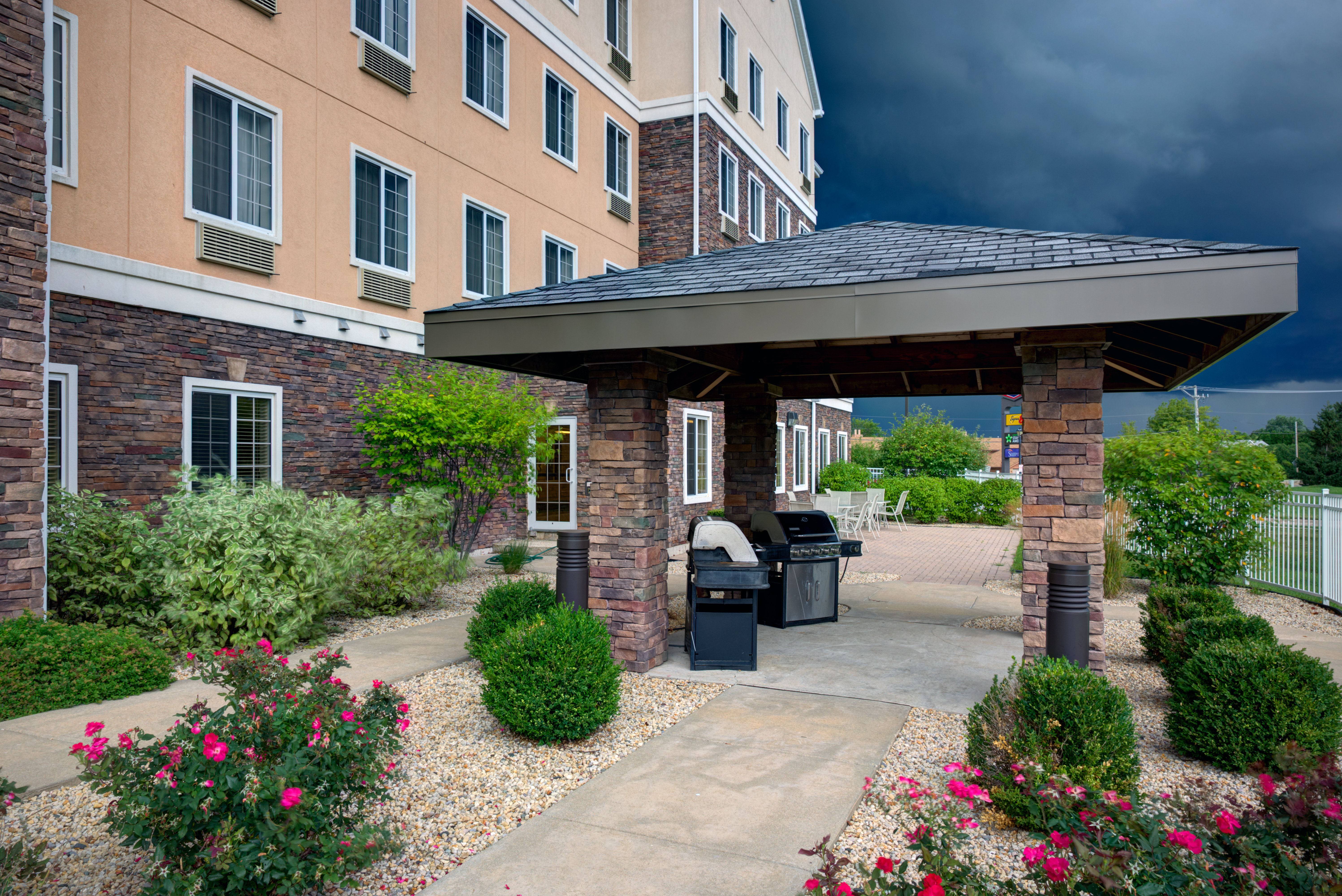STAYBRIDGE SUITES ROCKFORD 70/73