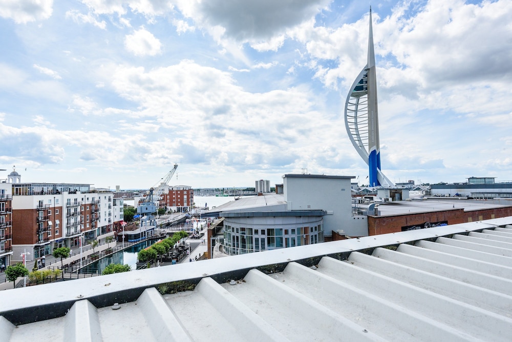 Holiday Inn Express Portsmouth Gunwharf Quays 31/56