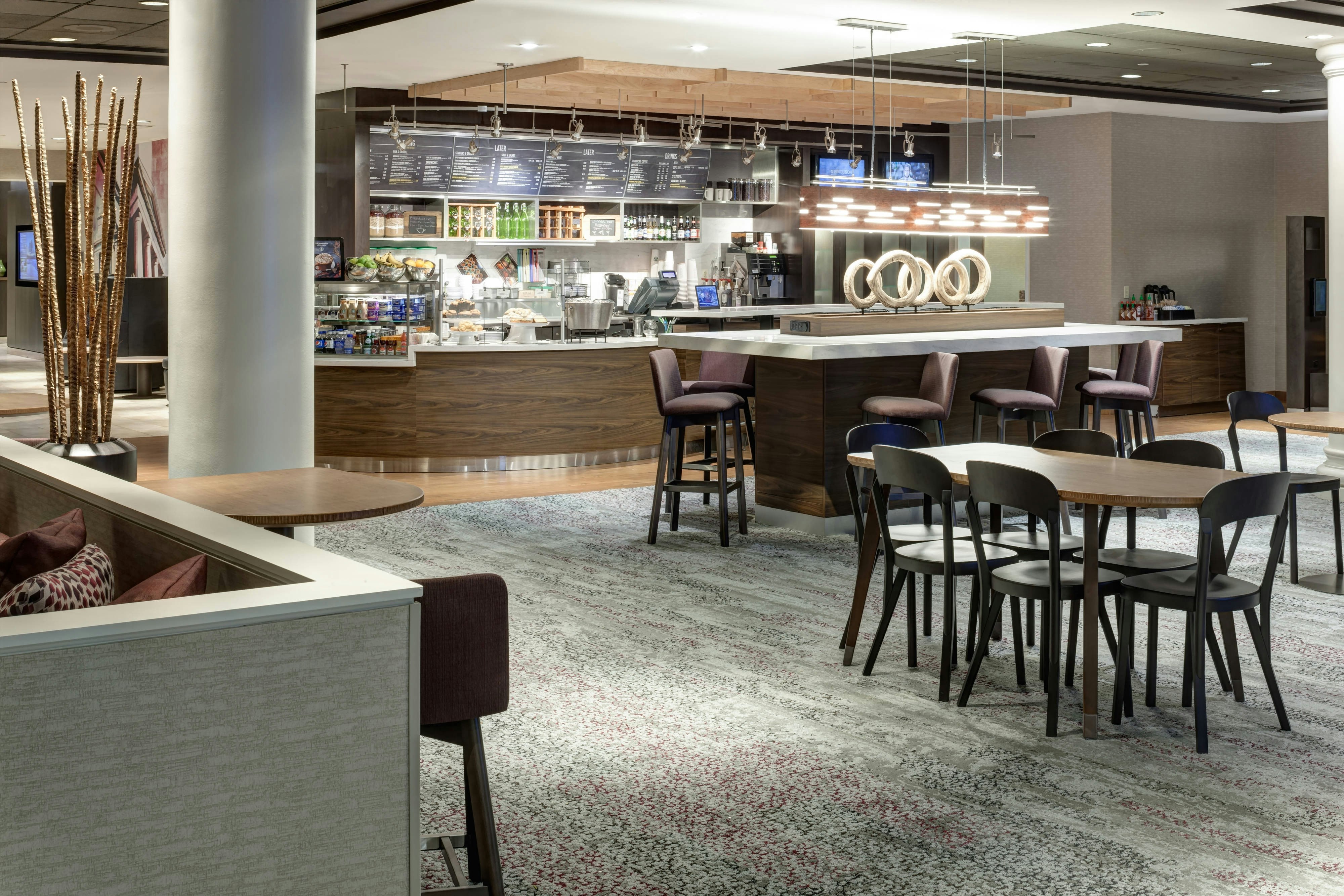 Courtyard By Marriott Alexandria Old Town Southwest 11/17