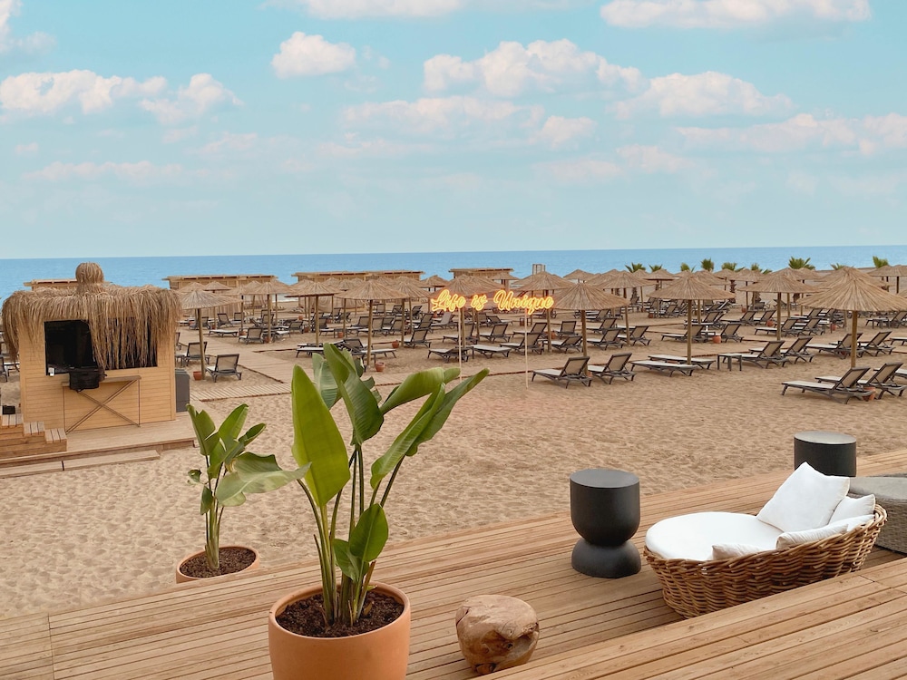 Liu Resorts 69/72