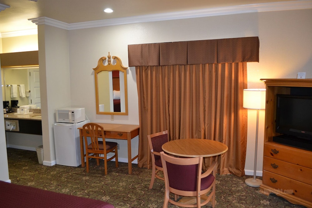 The Miramar Inn and Suites 35/50