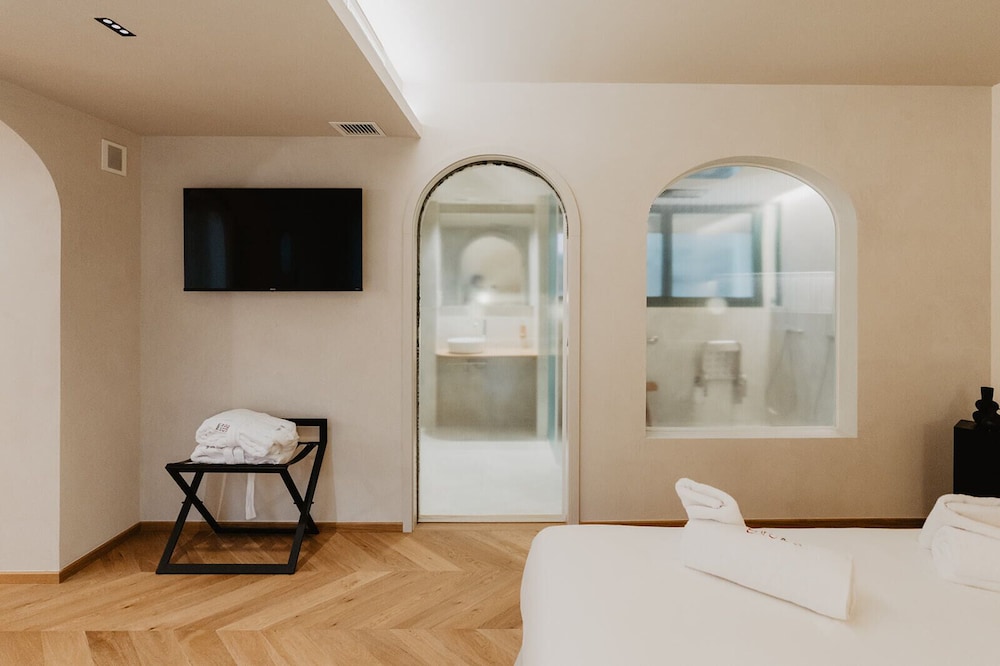 Hotel Boutique Petit Luxe 25/36