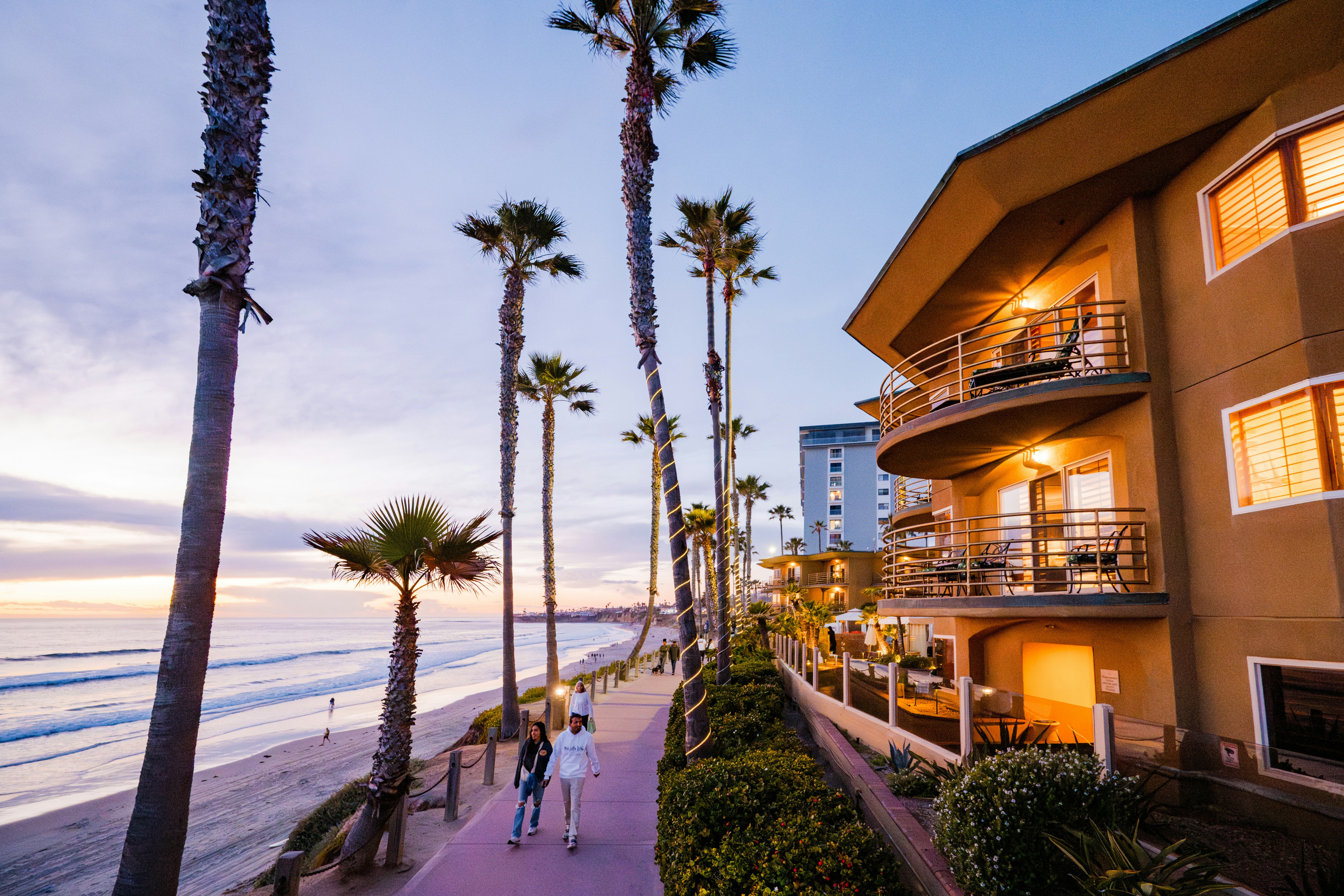 Pacific Terrace Hotel 8/92
