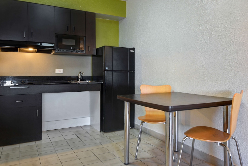 Motel6 Destin, FL 32/51