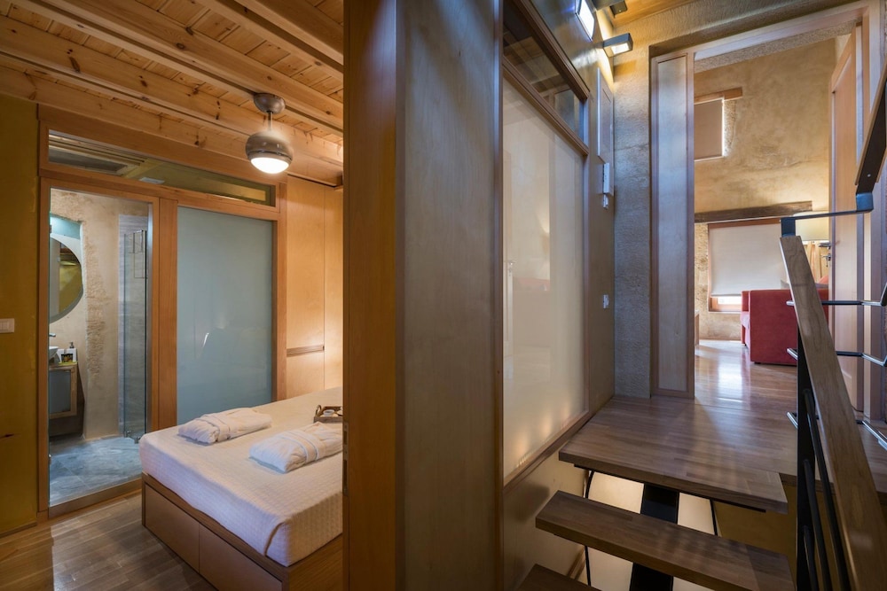 Neoria Houses 10/50