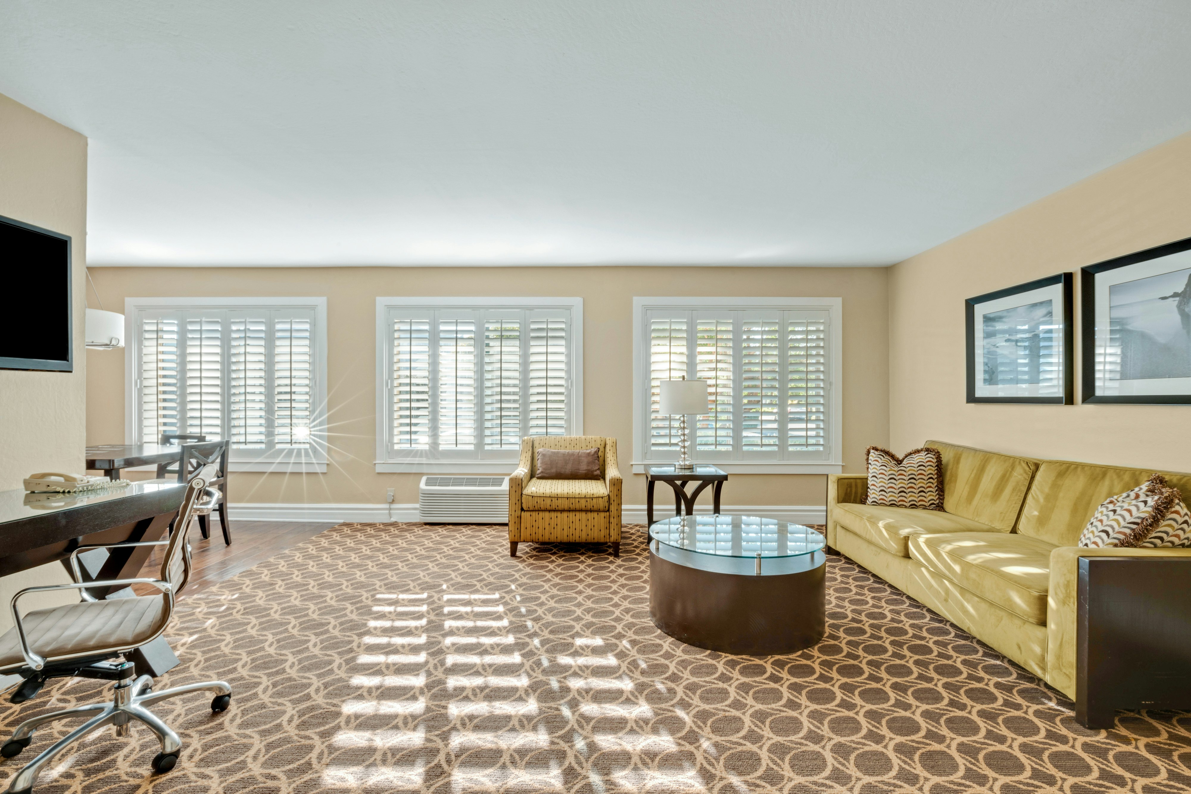 Marin Suites Hotel 50/81