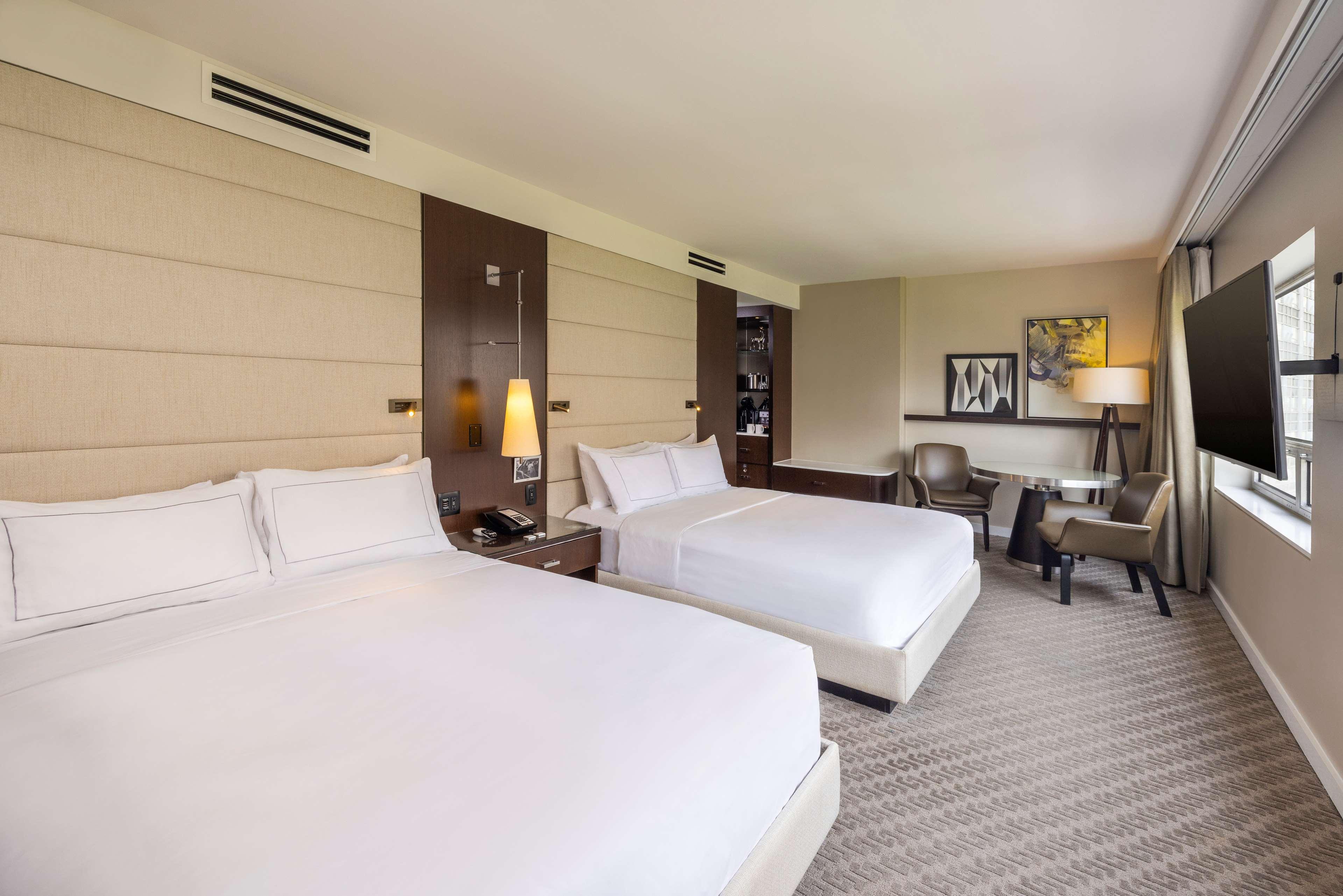 Deluxe, 2 Queen Beds