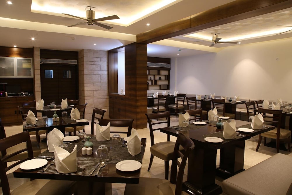 Lemon Tree Hotel Candolim Goa 19/25