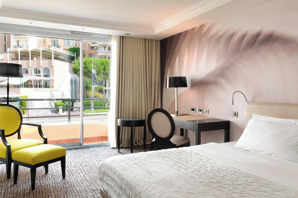 Classic, King Bed, City View