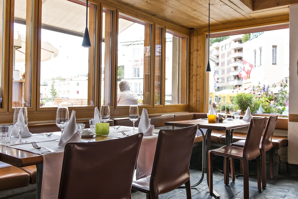 Hauser Hotel St. Moritz 28/41