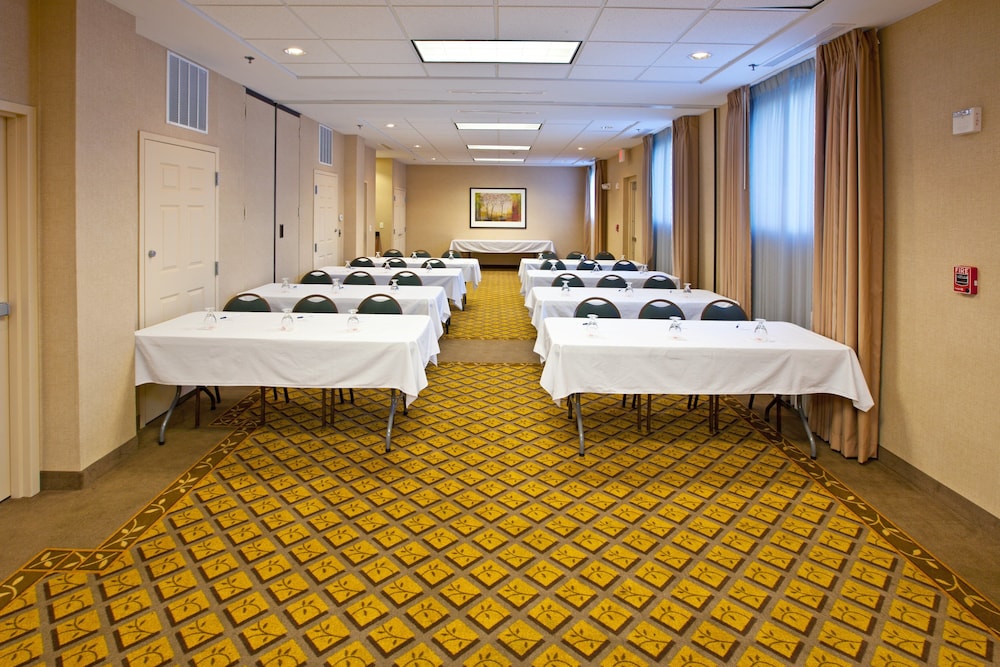 Candlewood Suites Indianapolis Downtown Medical District 62/73