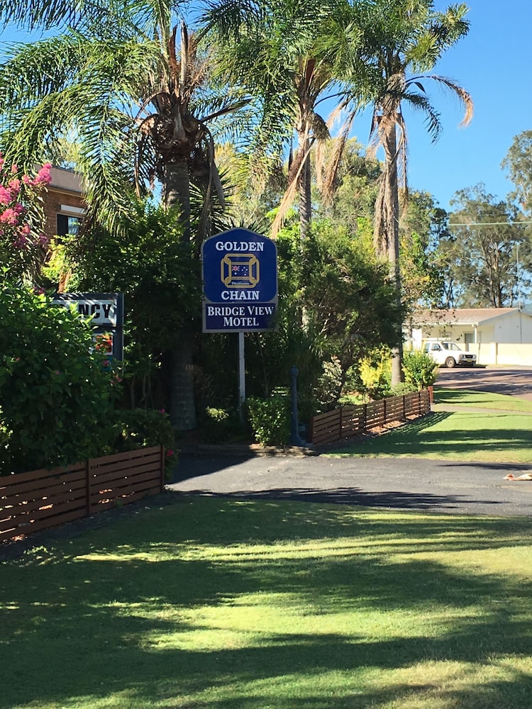 Bridge View Motel 48/50