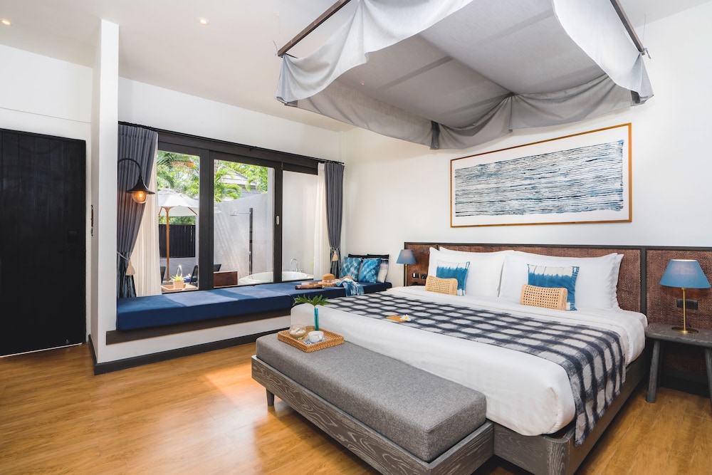 POOL, SUITE