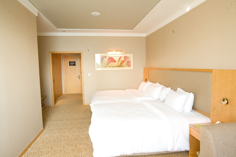 GRAND, HOLLYWOOD, TWIN BEDS
