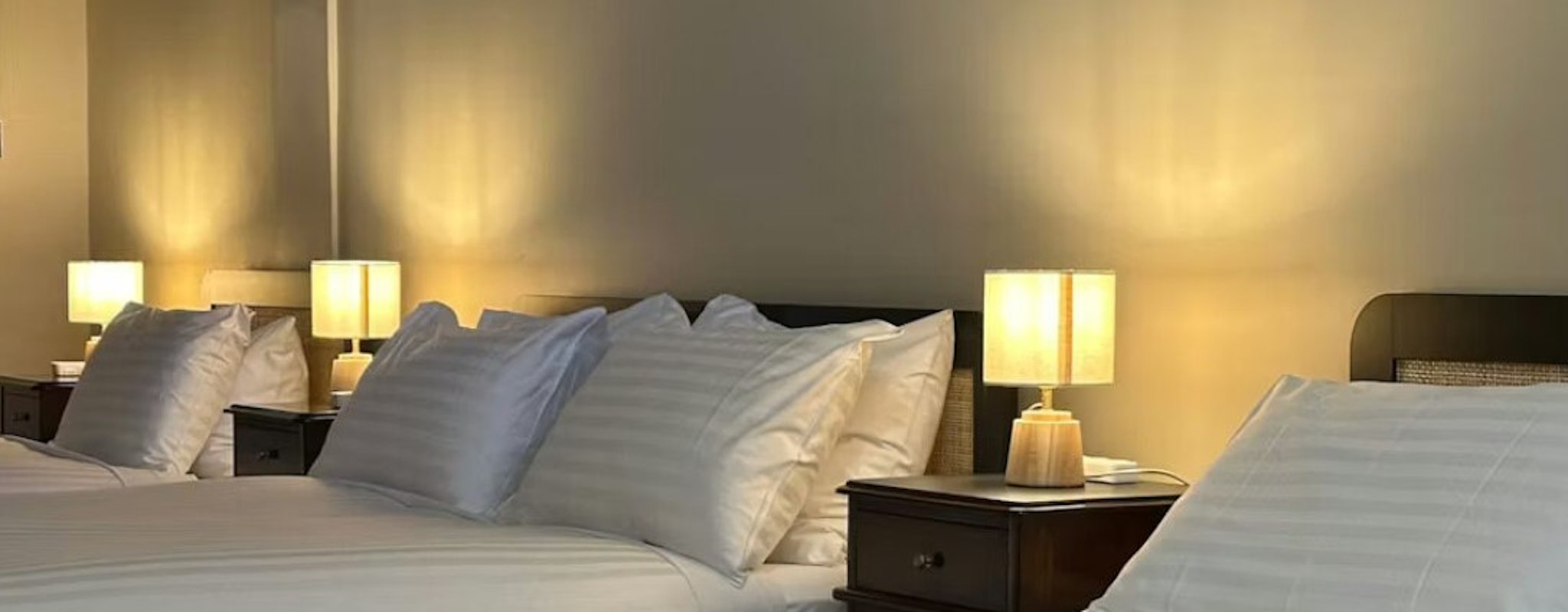 Macquarie Manor Hotel 8/11