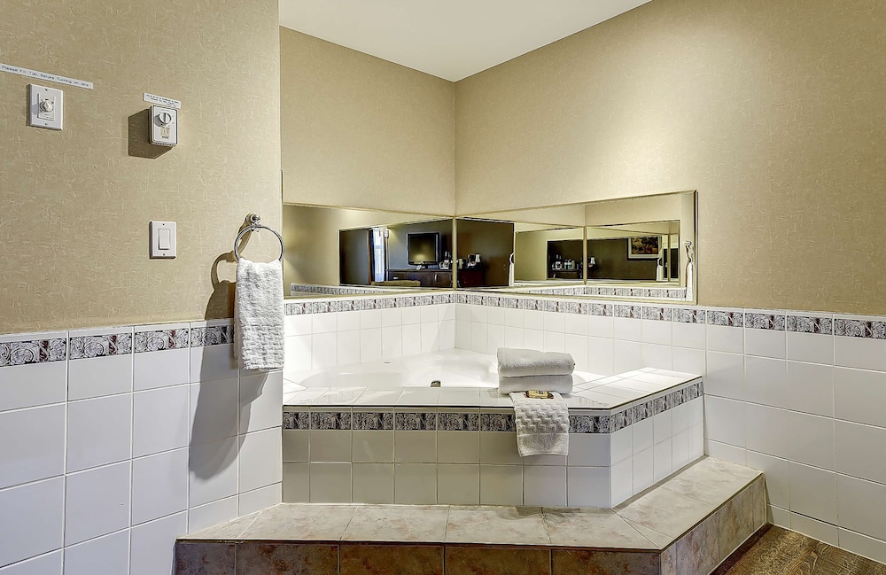 Best Western Plus Osoyoos Hotel And Suites 17/50