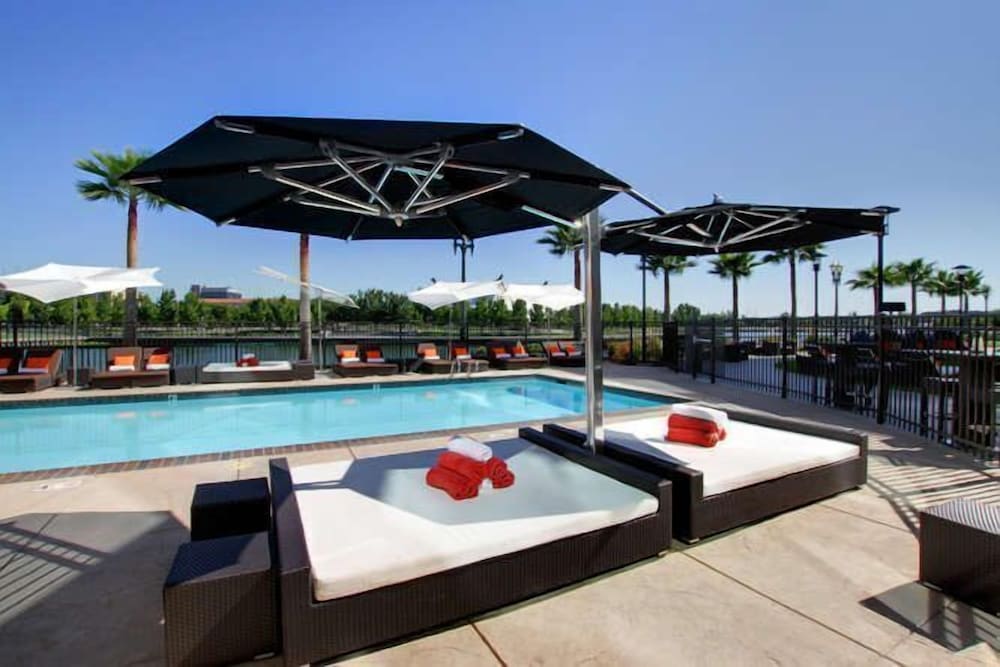 University Plaza Waterfront Hotel 20/50