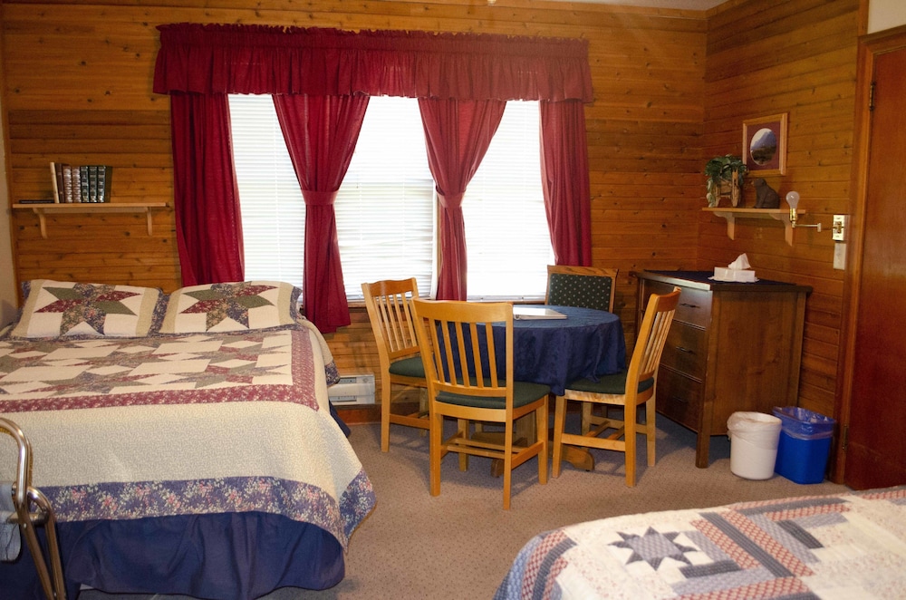 Crandell Mountain Lodge 47/66