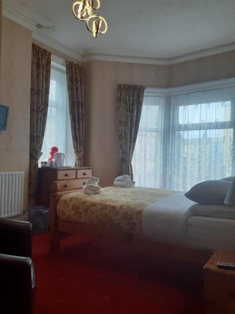 Wellington Hotel 34/50