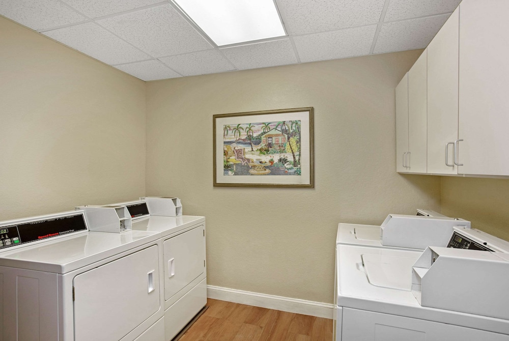 Comfort Inn & Suites Sarasota I75 25/44