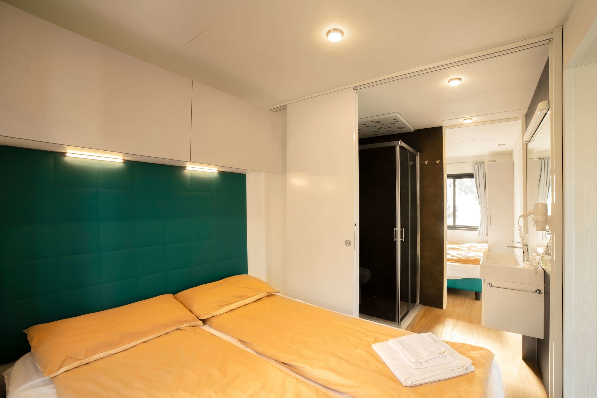 2 Bedrooms, Mobile Home, Twin Beds, Queen Bed, Sofa
