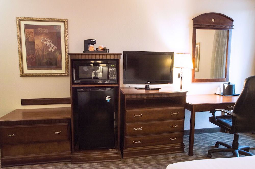 Greenstay Hotel and Suites 56/69