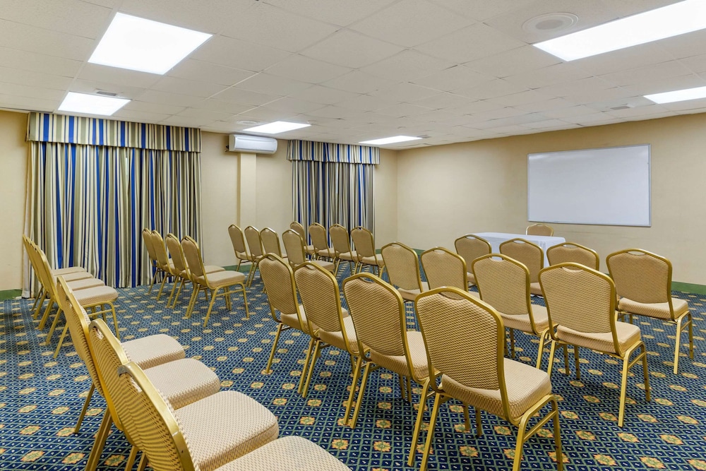 Quality Inn and Suites Greensboro High Point 40/44