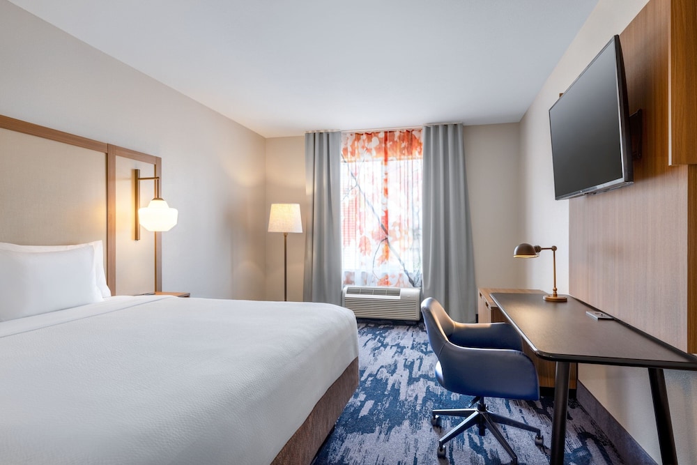 غرفة بسرير كينج