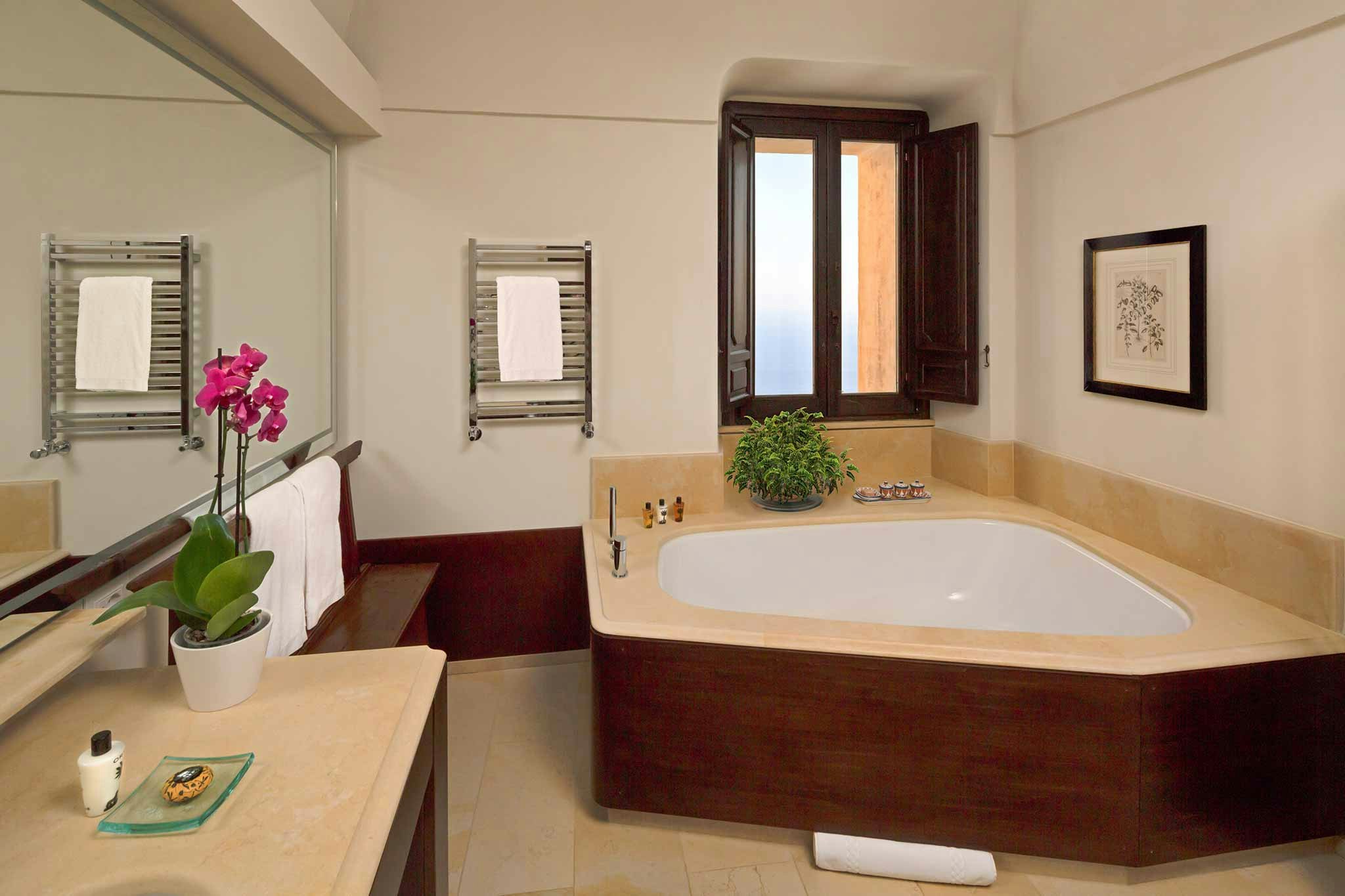 Monastero Santa Rosa Hotel and Spa 82/83