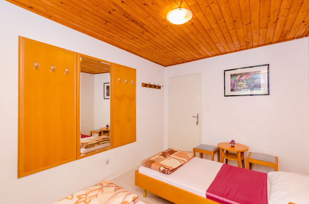Rooms Jozomare 9/17