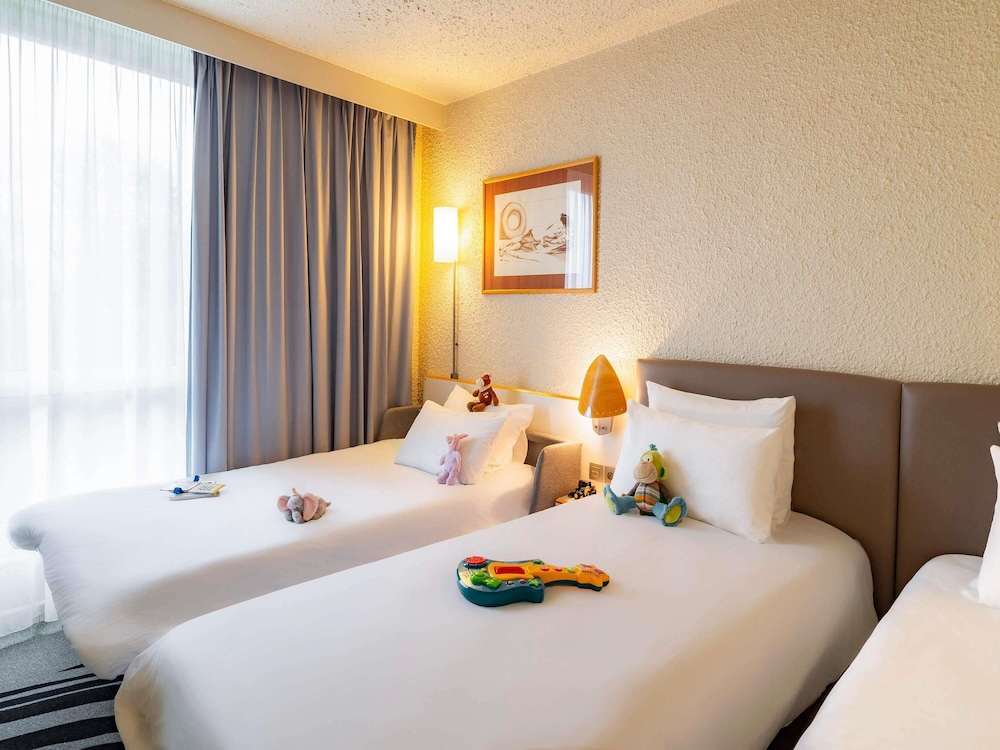 NOVOTEL VALENCIENNES AERODROME 13/48