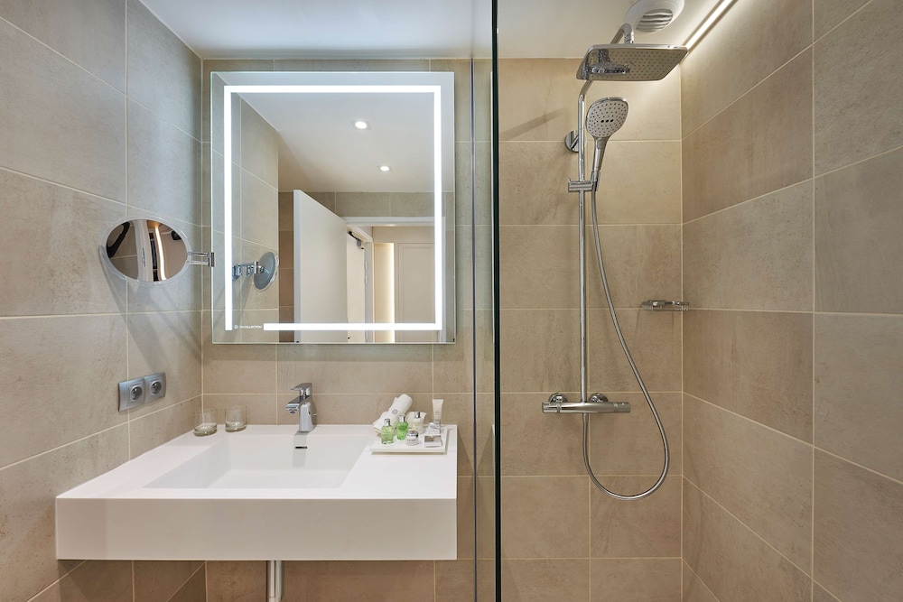 غرفة سوبيريور بثلاثة أسرّة مع سرير إضافي، Nh Collection Marseille 4/4