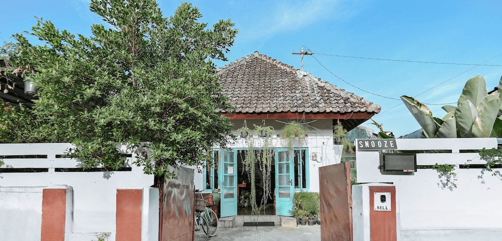 Snooze Guesthouse Yogyakarta - Hostel photo5