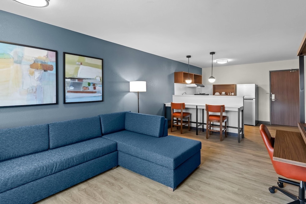 Everhome Suites Wichita Northeast 36/56