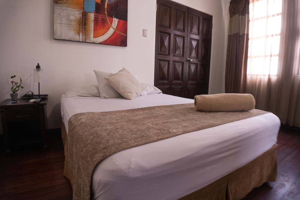 PRIVATE, SUPERIOR, KING BED