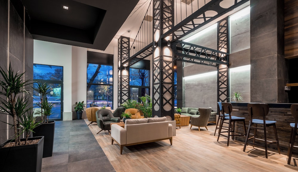 Bridge Hotel 30/32