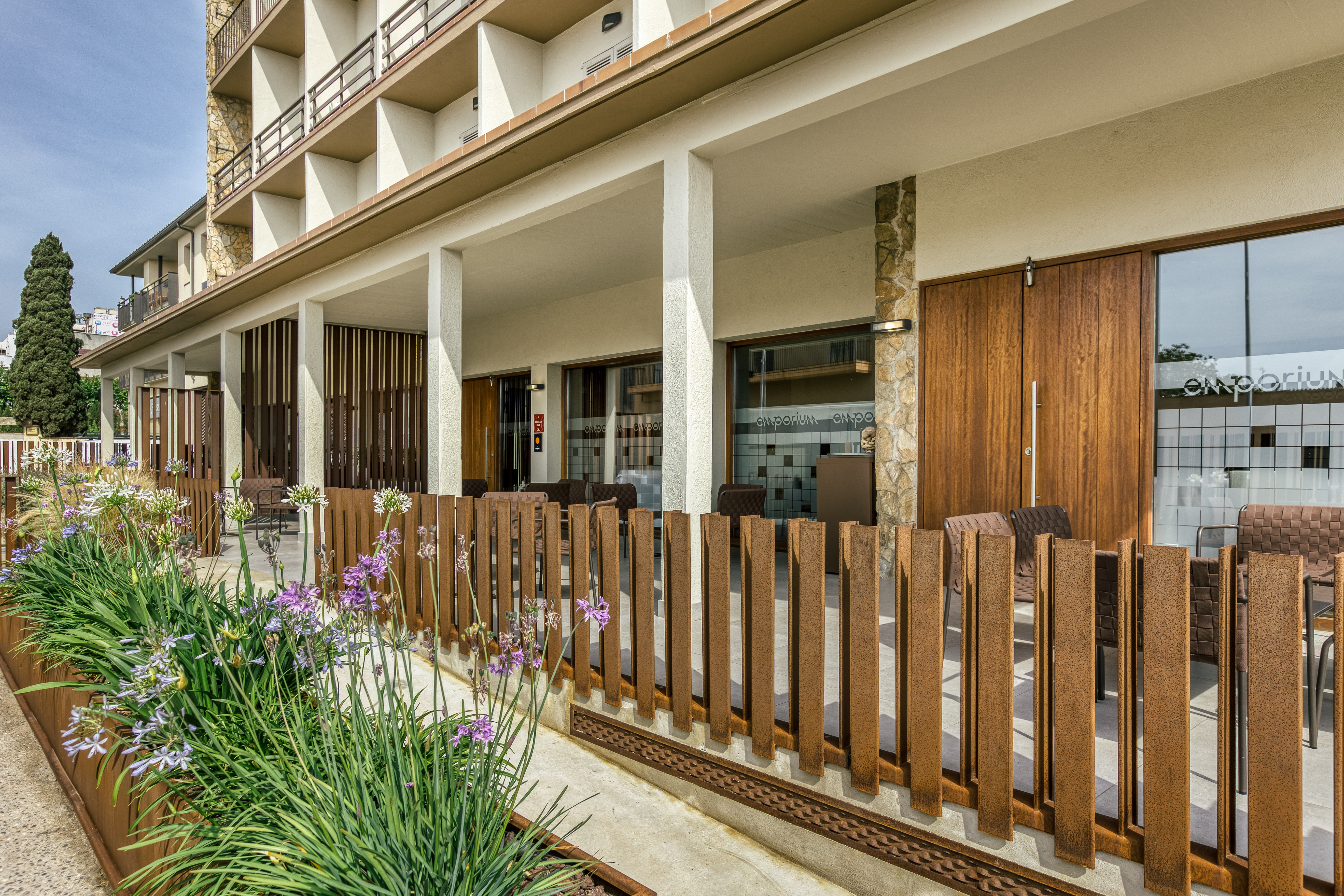 Emporium Hotel 2/42