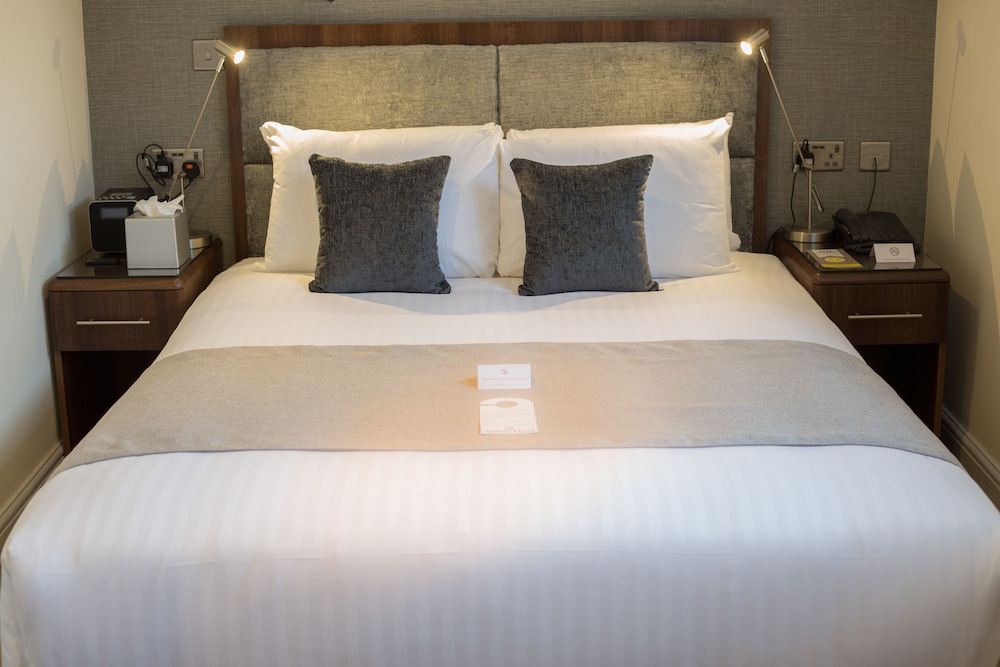 The Mount Hotel 17/80